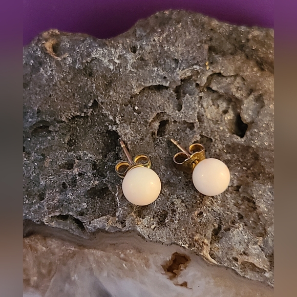 Vintage angel skin coral, 14kt stud earrings - Picture 2 of 3